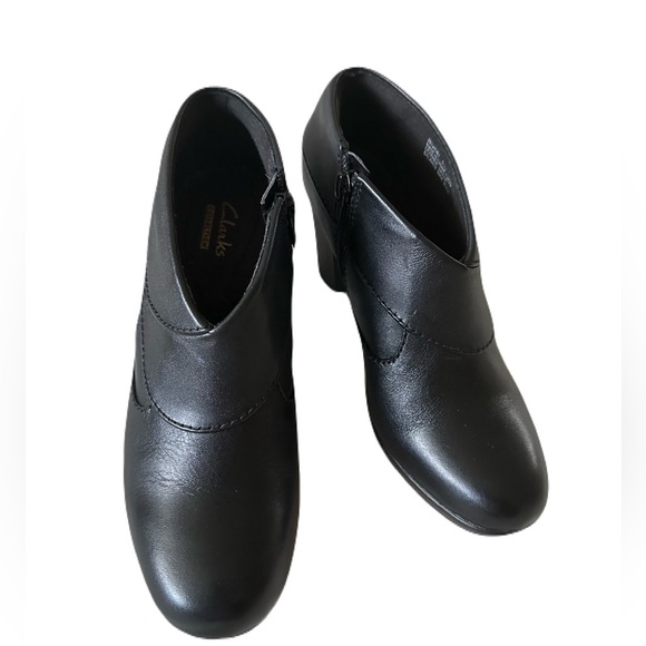 Clarks Shoes - Clarks Black Leather Ankle Boots Size 5.5 Great Condition